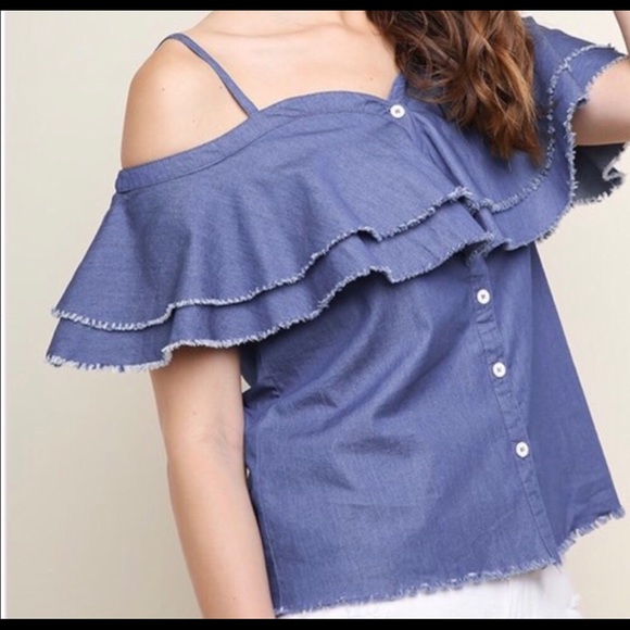 ๐ฅณHP๐ฅณ ONE LEFTโ๏ธCold Shoulder Ruffle Chambray Top - Picture 3 of 4